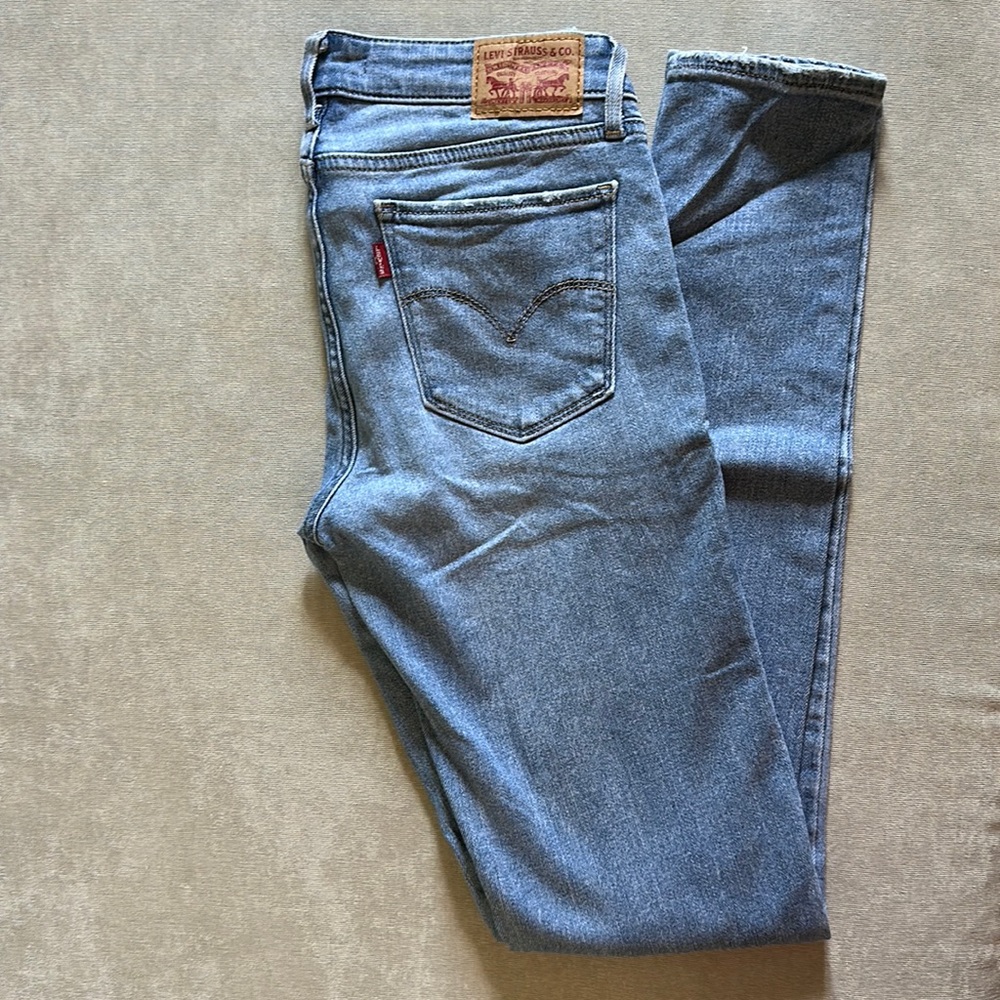711 skinny distressed Levi’s